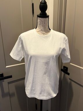 Uniqlo Basic White Crewneck T-Shirt - SMALL - NWT